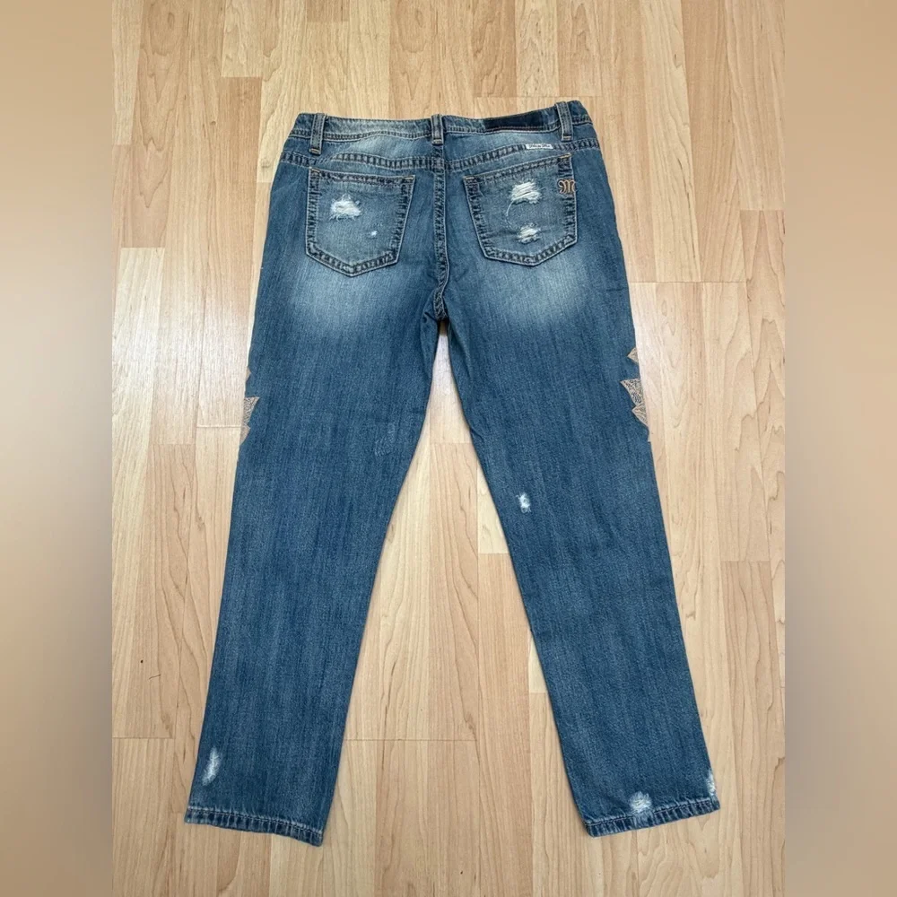 Miss Me Floral Embroidered Distressed Boyfriend Jeans Size 29 💙 - Picture 4 of 9